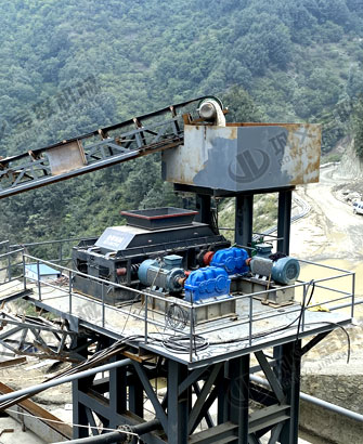 對輥破碎制砂機