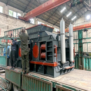 2PG1510半自動大型液壓對輥破碎制砂機發往廣東