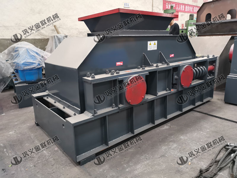 2PG1000x700中型半自動液壓對輥制砂機發貨