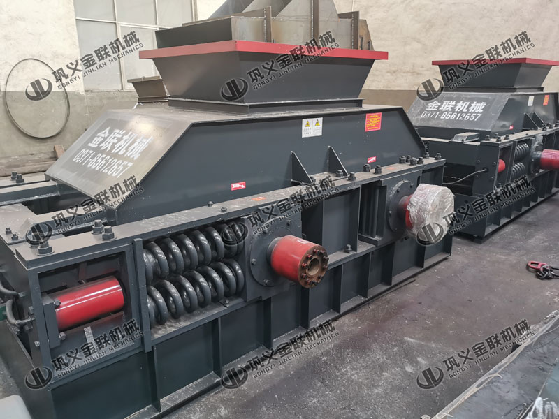 2PGY1200x800半自動液壓對輥破碎機發貨圖片