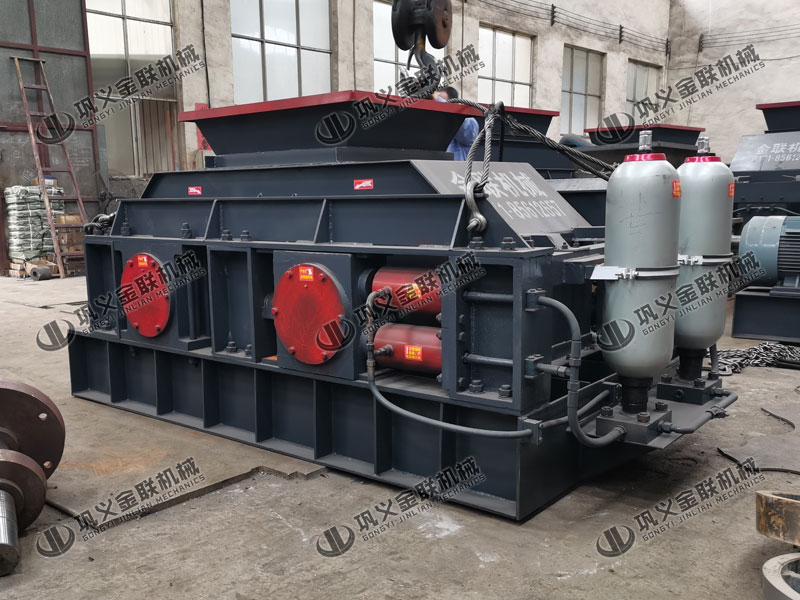 2PGY1007液壓對輥制砂機發往江蘇 