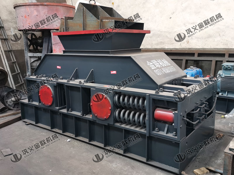 2PGY1208大型半自動液壓對輥制砂機發往廣西