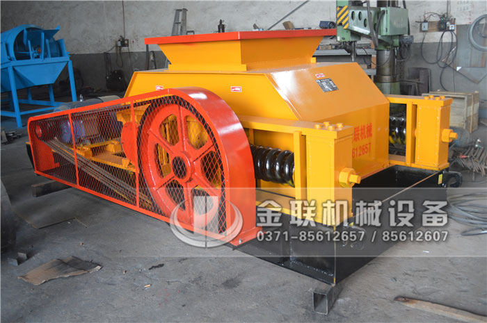 強力破碎機是靠什么工作的，有哪些注意事項？