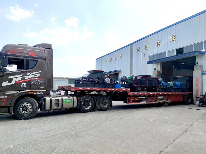 中小型對輥破碎機發貨3臺發往非洲馬達加斯加