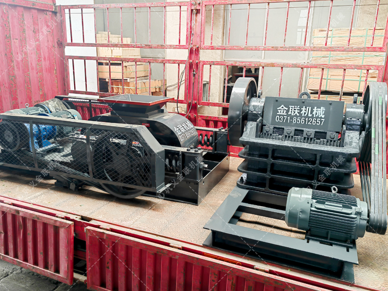 小型顎式破碎機發貨圖片_發往重慶_破碎礦石