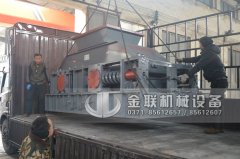 想要避免破碎設備磨損就要正確的操作風化砂破碎機！