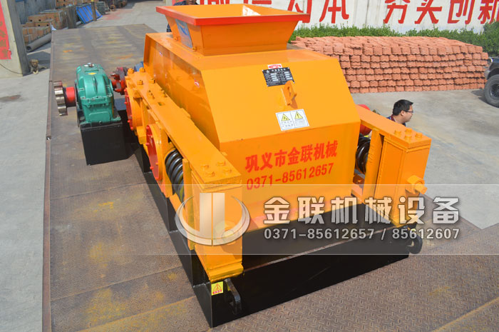 2PG1000x700大型鵝卵石制砂機