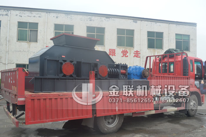 2PG1200x800半自動對輥制砂機發往陜西商洛處理石灰石
